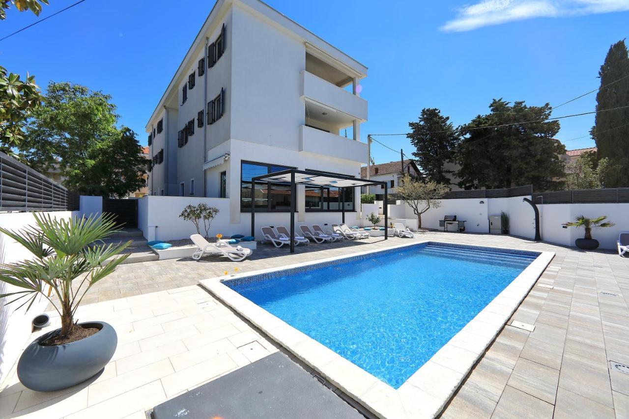 Apartman Eta *