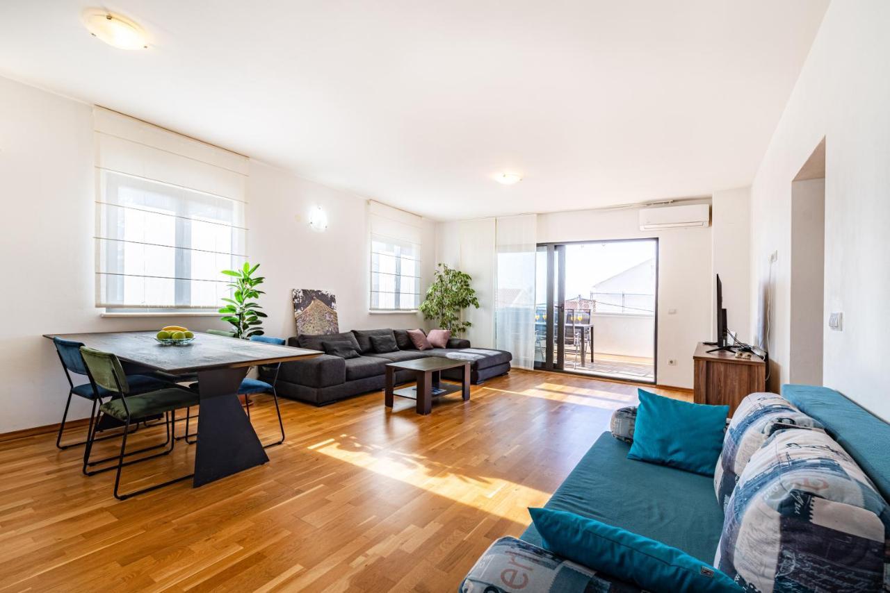 Apartman Eta *